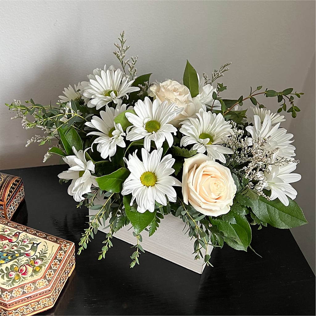 Fresh Linen Box Bouquet –  Cheapflowers.com, Tontitown AR
